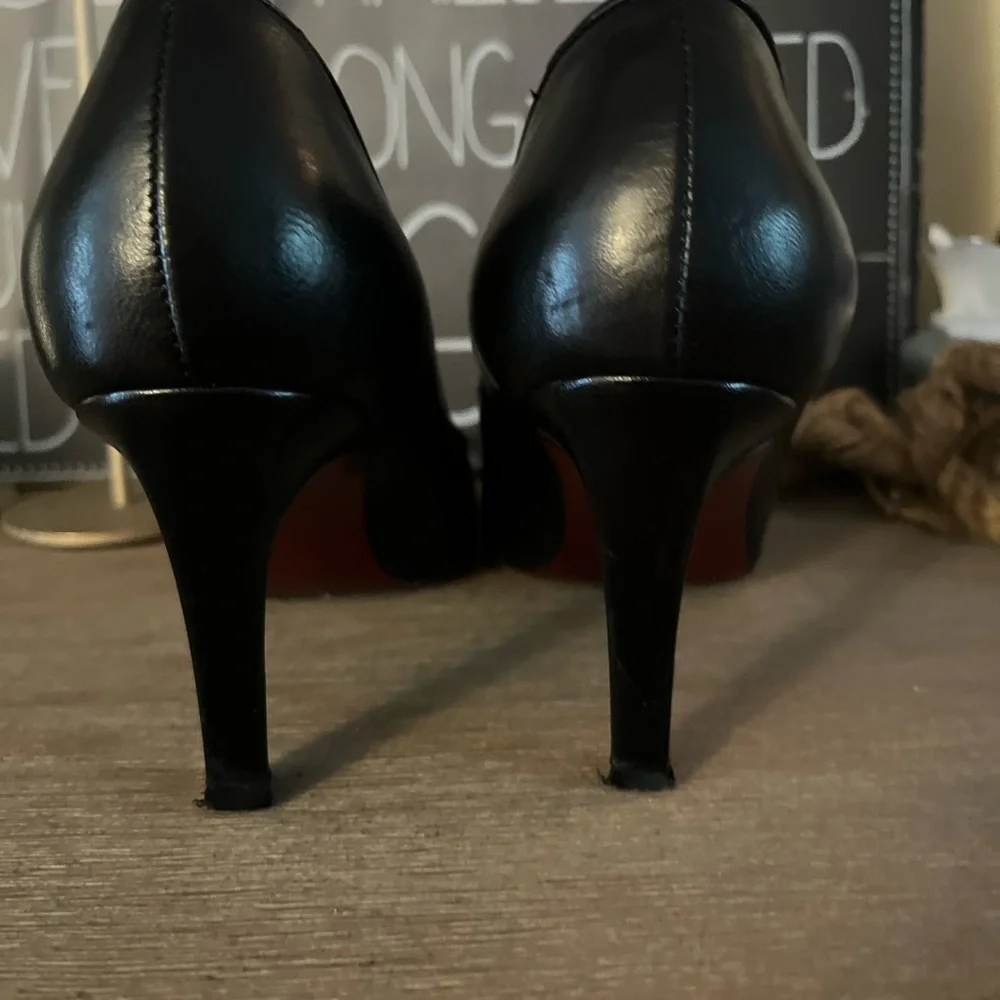 Burberry Black and Cream Heels with Iconic Check Pattern - Picture 8 of 9